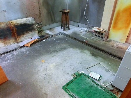 店内一番奥側がメインの厨房 ステン貼りの壁面等は清掃後既存利用いたします。
