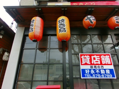 なかなか味のある外観ですが 玄関は壁ごとぶち破る計画っす