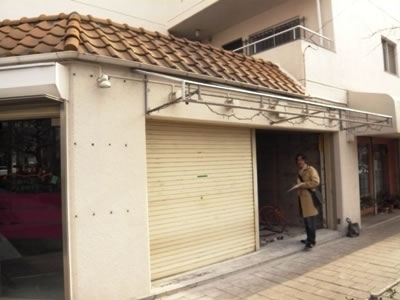 外装にはテントフレームがついておりました フレームの再塗装と布地の新設予定です