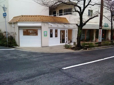 あとは外装テントや看板を取り付けるのみ!